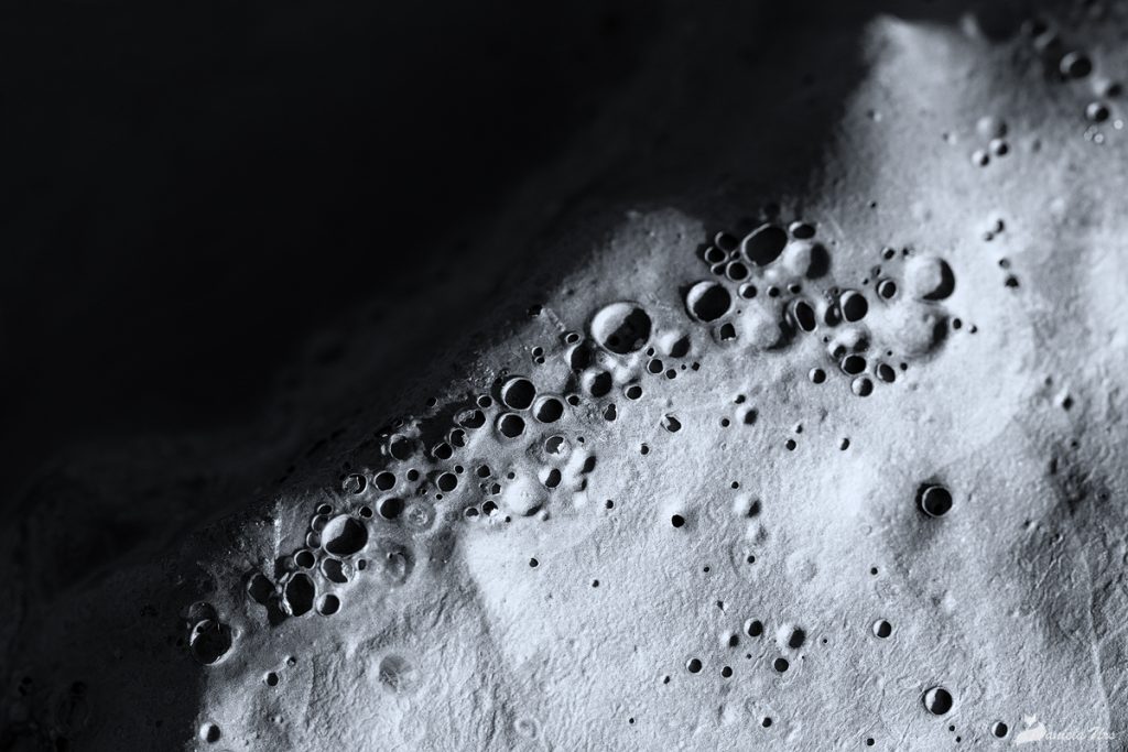 (FOTO) Fotografii de senzație făcute la Vulcanii Noroioși. Și Luna ar fi invidioasă!