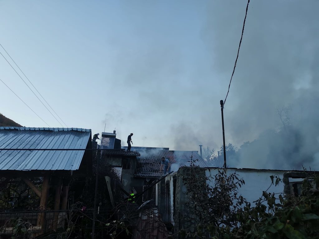 Imaginile dezastrului, după incendiul de la Siriu. Primarul a lansat un apel umanitar pe Facebook