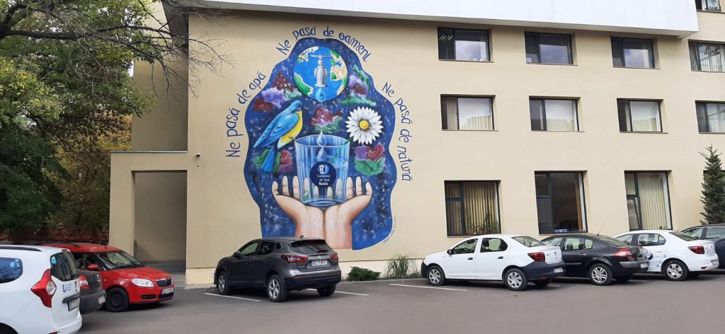 (FOTO&VIDEO) O nouă lucrare de artă pe fațada unei clădiri. Sediul unei societăți din Buzău a prins culoare