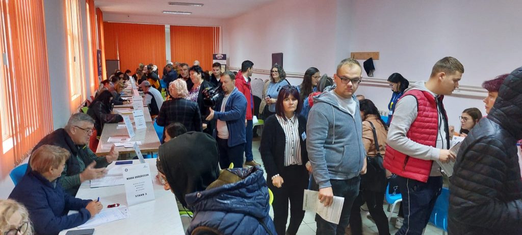 (VIDEO) Sute de job-uri neocupate și după bursă. Patronii se plâng de lipsa forței de muncă, iar șomerii că nu găsesc ce caută