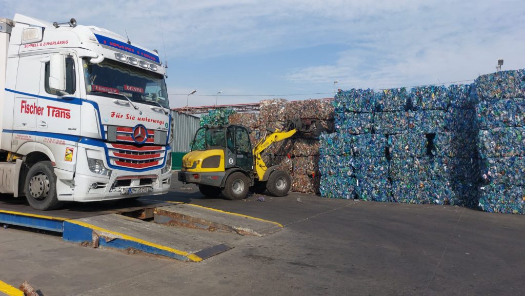 (VIDEO) Cum te pot ajuta deșeurile să economisești energie! Explicația specialiștilor și imagini inedite din cea mai mare fabrică de reciclare