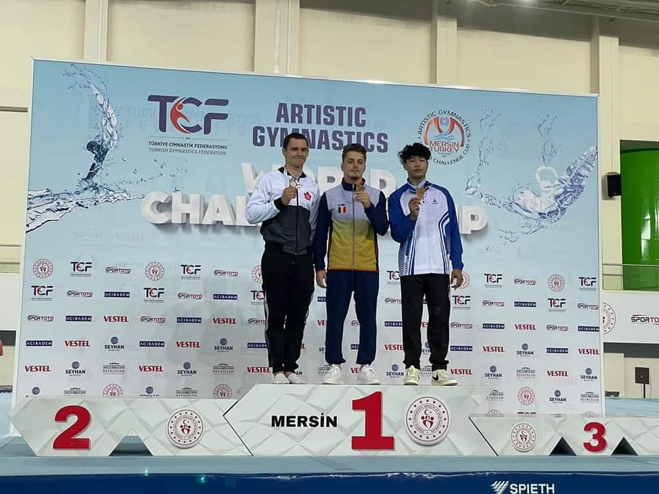 Buzoianul Gabriel Burtănete, de neînvins. A strălucit weekend-ul acesta la Cupa Mondială la Gimnastică Artistică