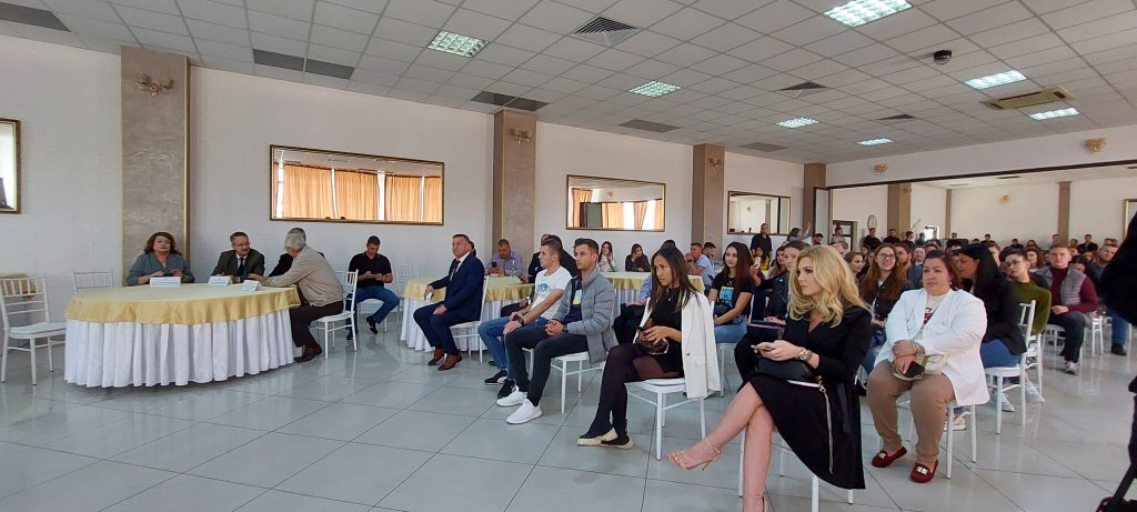 De Ziua Educației, Buzăul a deschis anul universitar. Tinerii, încântați că pot face facultatea acasă. „Dunărea de Jos” vine cu noi programe