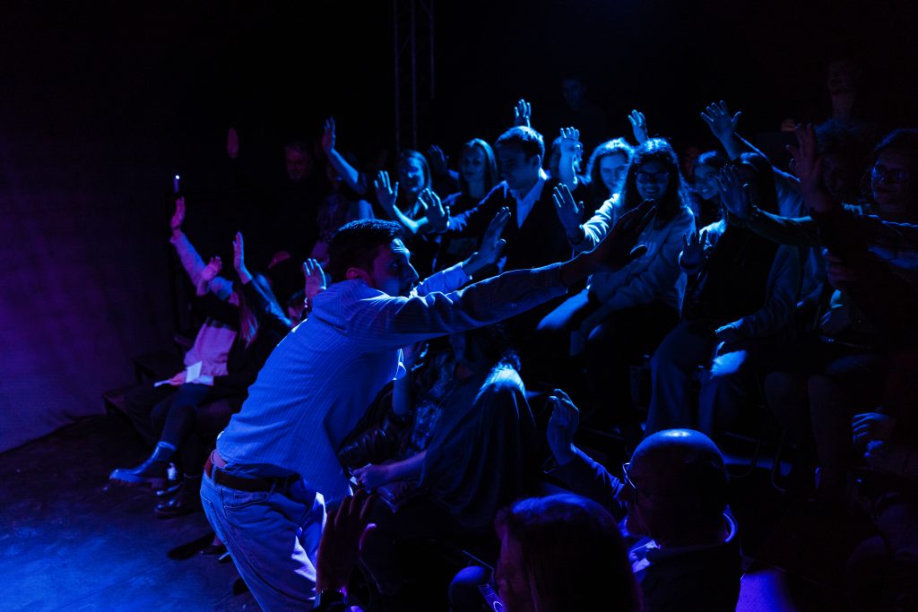(FOTO) Noul concept „Teatru la Conac” a pornit cu dreptul. Buzoienii s-au îngrămădit la primele spectacole
