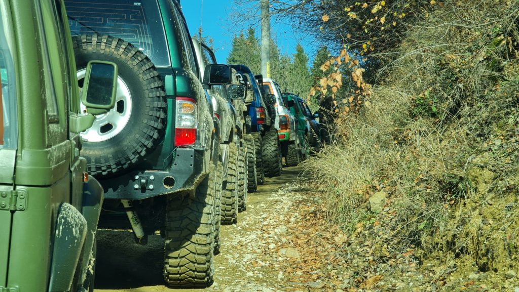 (FOTO&VIDEO) Cum s-a mobilizat comunitatea off-road să-și ajute semenii. Mai mulți buzoieni, printre cei care au adus puțină fericire