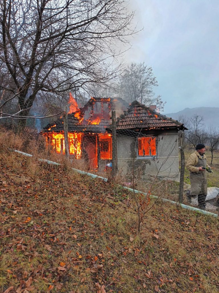 (Video) Ce a găsit Protecția Copilului în casa în care doi copii au ars de vii. Micuții mai aveau o soră mai mare