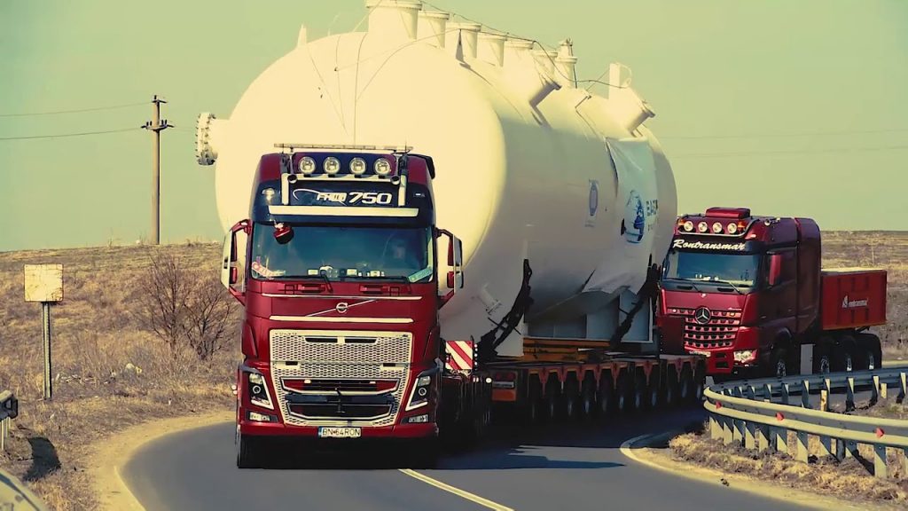 Atenție în trafic! Un transport agabaritic pleacă din Buzău