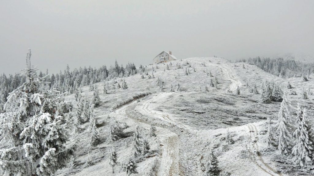 Iarnă la munte. Cum arată culmile îmbrăcate în zăpadă