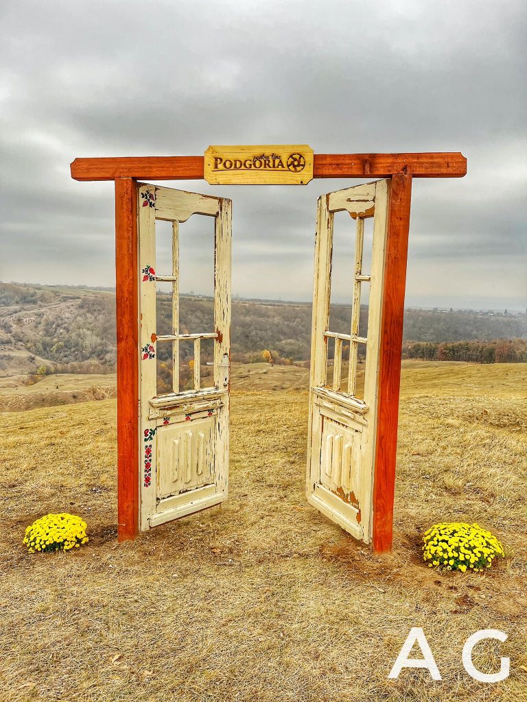 (EXCLUSIV) Un punct turistic al Buzăului, devenit viral, a fost vandalizat. Doar pozele mai amintesc de el