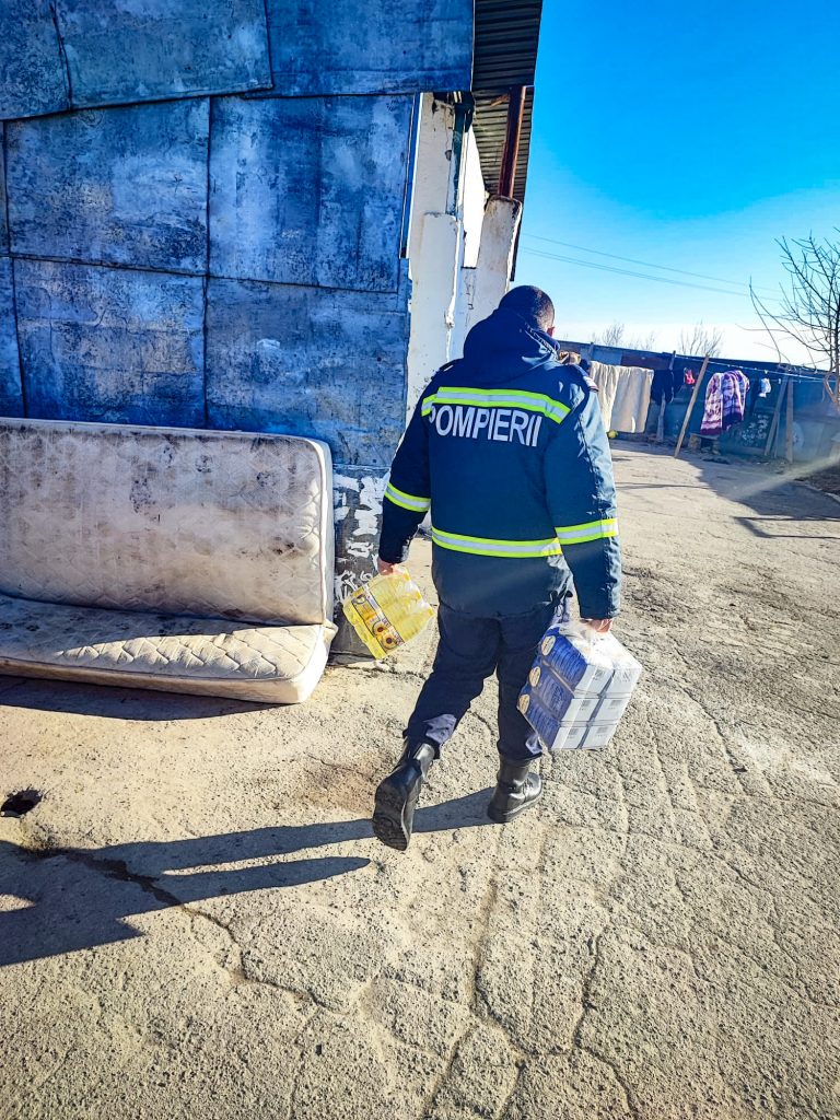 (FOTO) Din suflet pentru suflet! Misiune specială pentru pompierii buzoieni