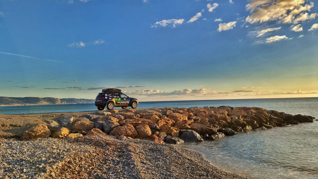 (EXCLUSIV) Dusterul 4×4 Ironman și-a făcut loc în lumea bună! Ce obiective punctează Cosmin Crăciun în drumul spre Maroc
