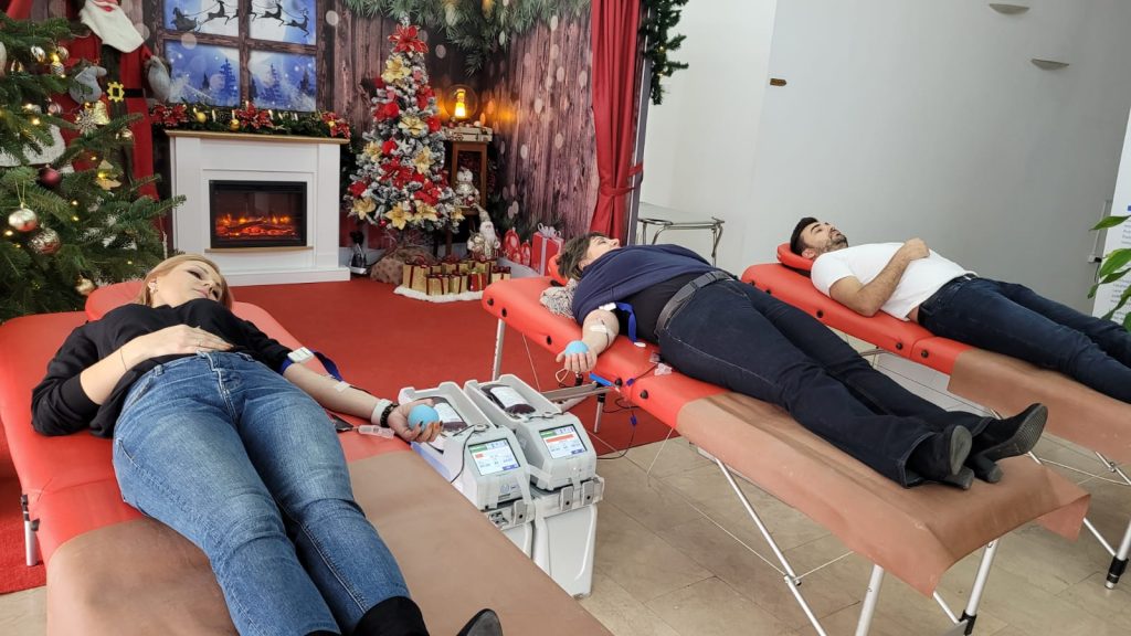 (FOTO&VIDEO) Din suflet pentru suflet! Zeci de angajați ai Consiliului Județean donează sânge pentru salvarea unei fetițe, victimă a unui accident rutier