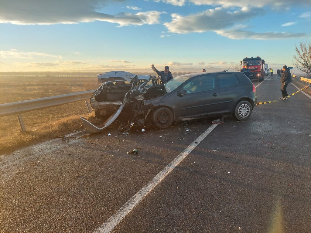 Accident grav pe DN22. Trei persoane au ajuns la spital