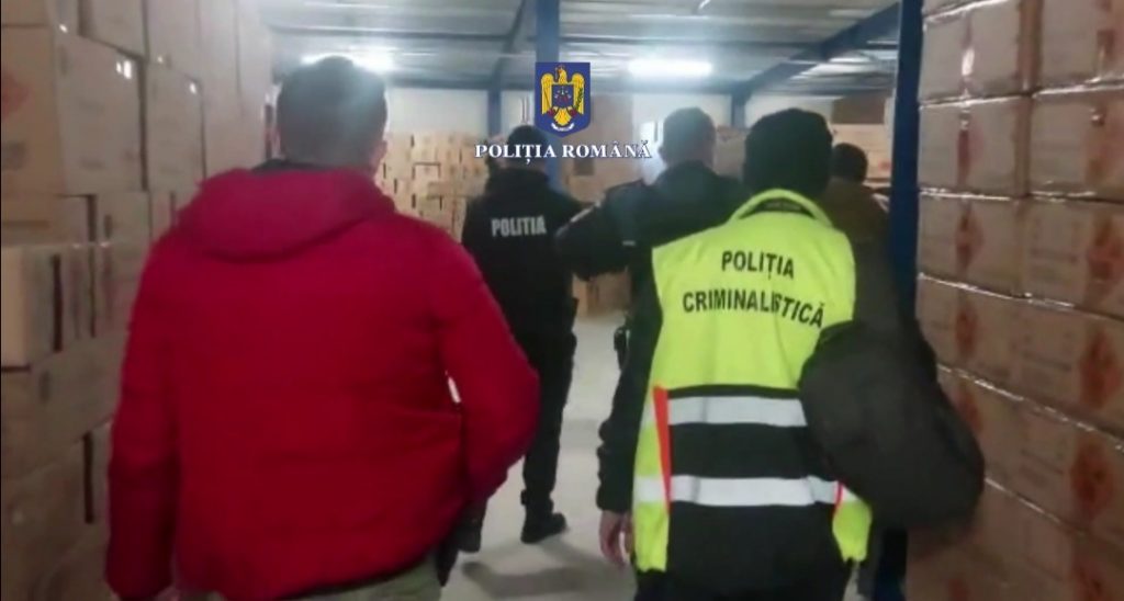 (FOTO) Peste 5 tone de artificii, confiscate de polițiștii din Buzău. Doi bărbați au fost trimiși după gratii