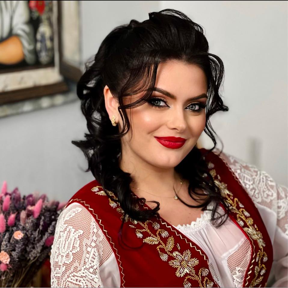 Diana Ioniță, la Revelionul Artiștilor. Sute de cântăreți, lăutari își organizează propria lor petrecere