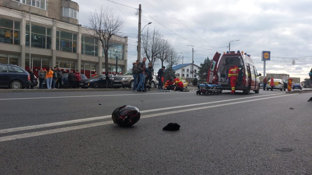 (FOTO) Accident pe Unirii, un bărbat a ajuns la spital