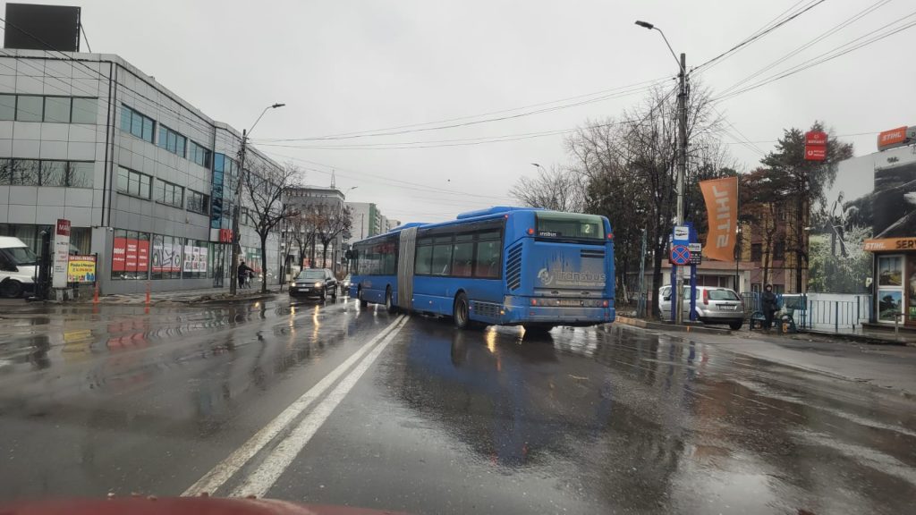 (FOTO&VIDEO) Haos  pe cel mai mare bulevard din municipiul Buzău! Lucrările din zonă au paralizat traficul