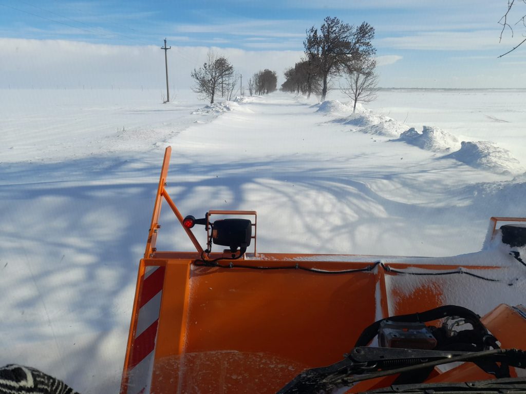 Buzoieni, blocați în nămeți, operațiuni de salvare. Gestul inconștient al unui tânăr, în plin viscol