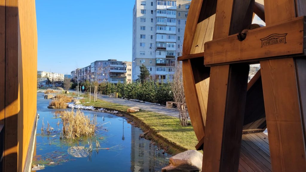 (FOTO&VIDEO) Lacurile de la Iazul Morii, noua groapă de gunoi a orașului! Arată jalnic!