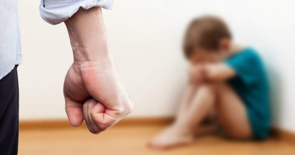 (Video) 119, telefonul la care se aud dramele copiilor. Zeci de abuzuri sexuale, în fiecare an. Printre victime și micuți de doar 3 ani