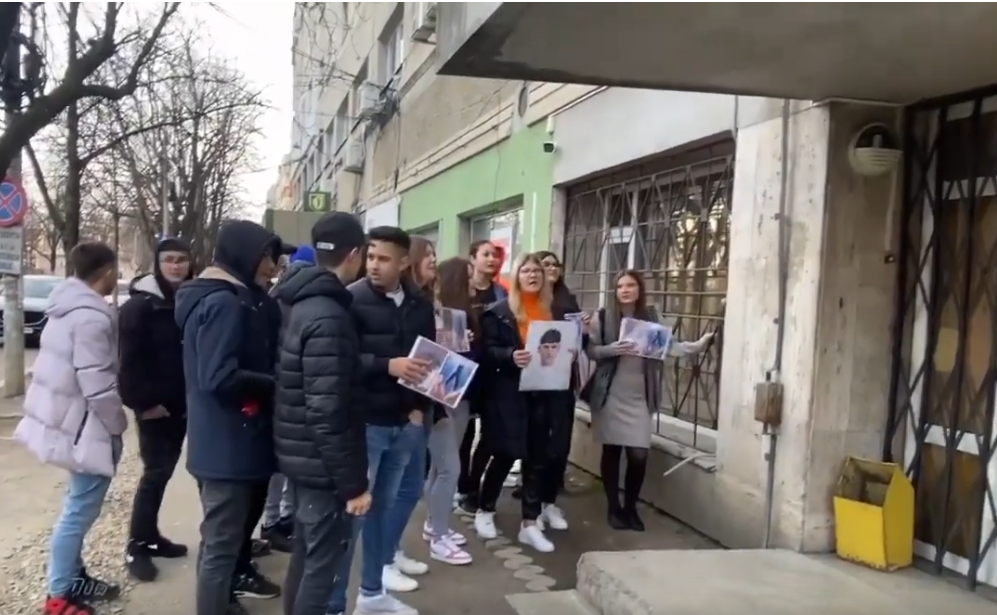 (VIDEO) Reacția procurorilor după protestul organizat de prietenii lui Cosmin în fața Parchetului