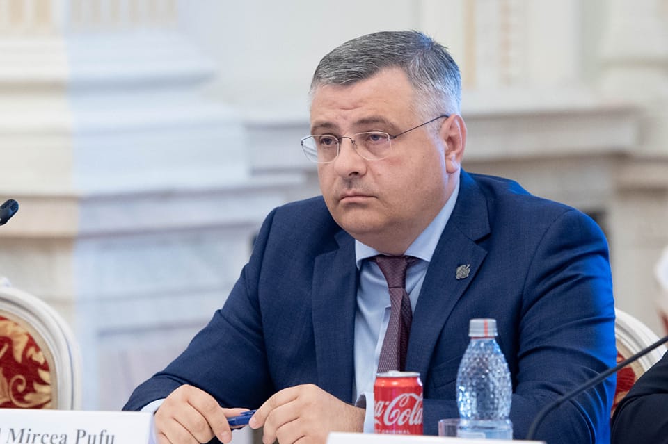 Vlad Pufu, după demisia lui Constantin Toma: „Consilierii nu mai vor să își asume orbește brambureala cu proiecte. S-a îmbrobodit în propriile ațe. În acest mandat a fost mai mult starletă tv decât primar!”