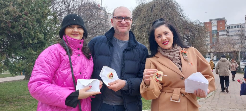 Surpriză de 1 martie pentru fanii Focus Fm! Mărțișoare personalizate au fost oferite buzoiencelor