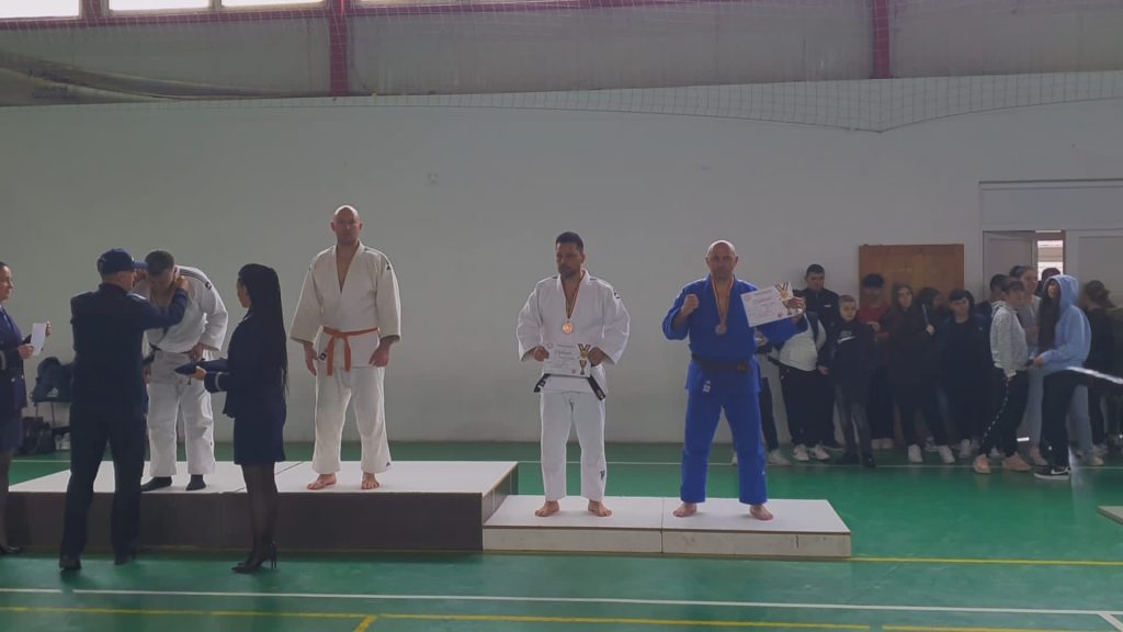 (Video) Pe podium, la fiecare participare. Jandarmul buzoian, medaliat la Campionatul Național de Judo, organizat de MAI