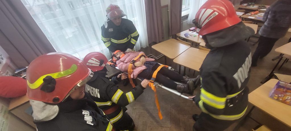 (Video) Simulare de cutremur în două școli din municipiul Buzău. Cum s-a încheiat exercițiul