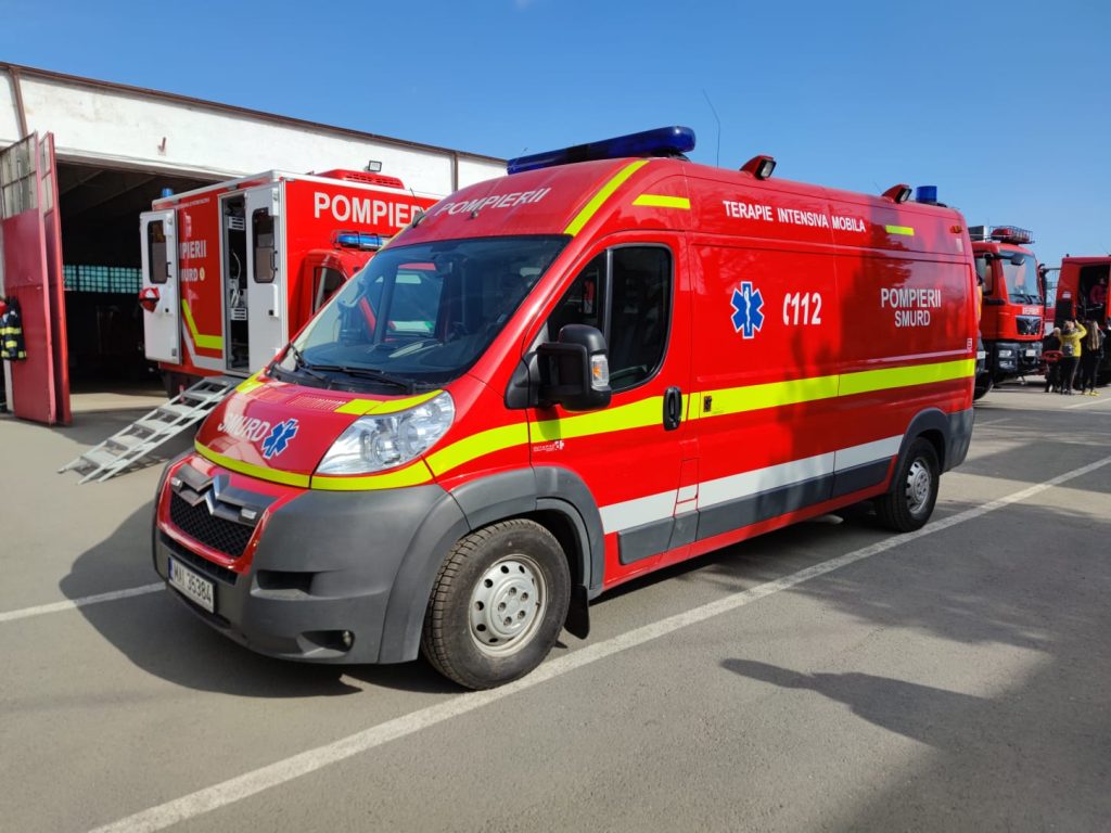 Femeie intoxicată cu fum, transportată de urgență la spital