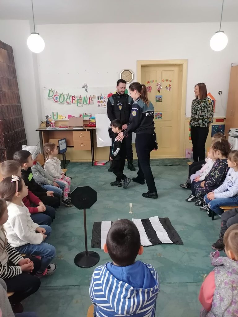 Ce trebuie să știe copilul tău, dacă merge singur pe stradă. Recomandările polițiștilor