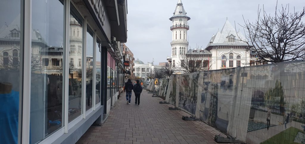 (FOTO) Afaceri puse pe chituci? Mai multe magazine din Buzău pun (temporar) lacătul pe ușă