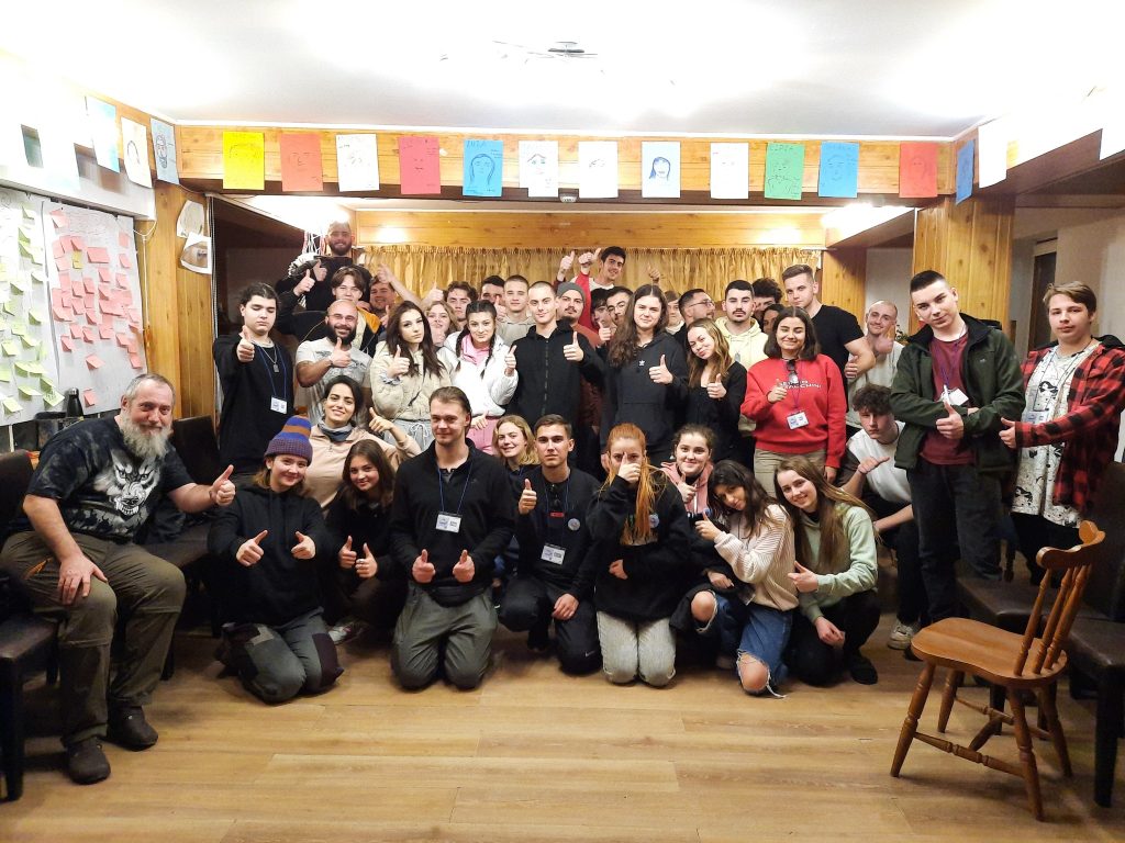 (FOTO) “Ai nevoie sau îți dorești?”, tema unui proiect Erasmus la care au luat parte elevi din Nehoiu și din străinătate