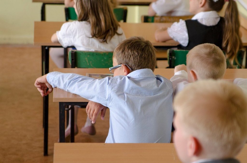 Copilul tău merge din toamnă la școală? Află totul despre înscrierile în clasa pregătitoare