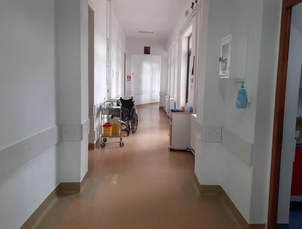 Cancerul de sân evoluează tăcut multă vreme. Care este cel mai mare factor de risc și care este cea mai bună investigație pentru descoperirea timpurie