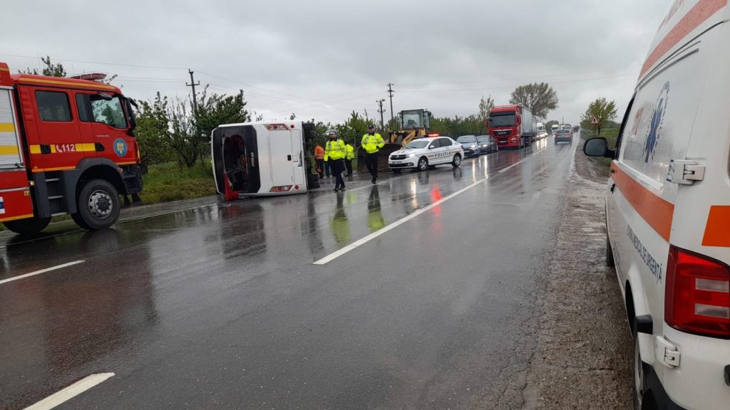 Peste jumătate dintre victimele accidentului de pe DN2E85, în continuare în spital. AICI, starea pacienților
