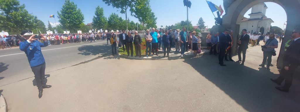 (LIVE TEXT) Momente tensionate! Marcel Ciolacu, întâlnire neprevăzută, pe Calea Eroilor, cu sindicaliștii din educație