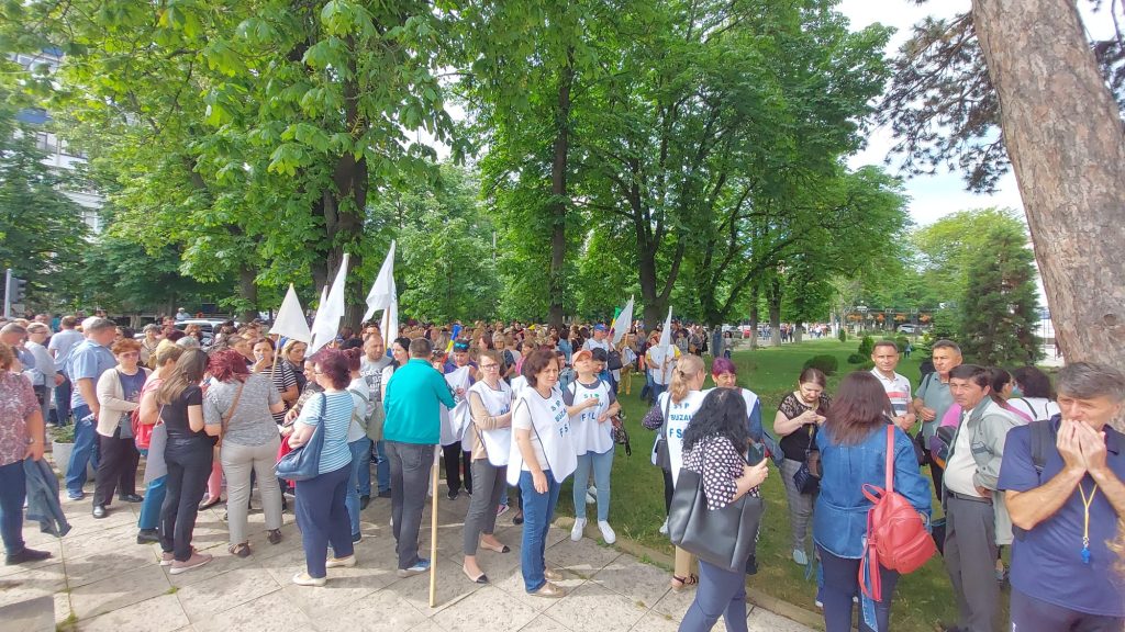 Profesorii buzoieni ies în stradă! Ce s-a decis pentru prima zi de școală