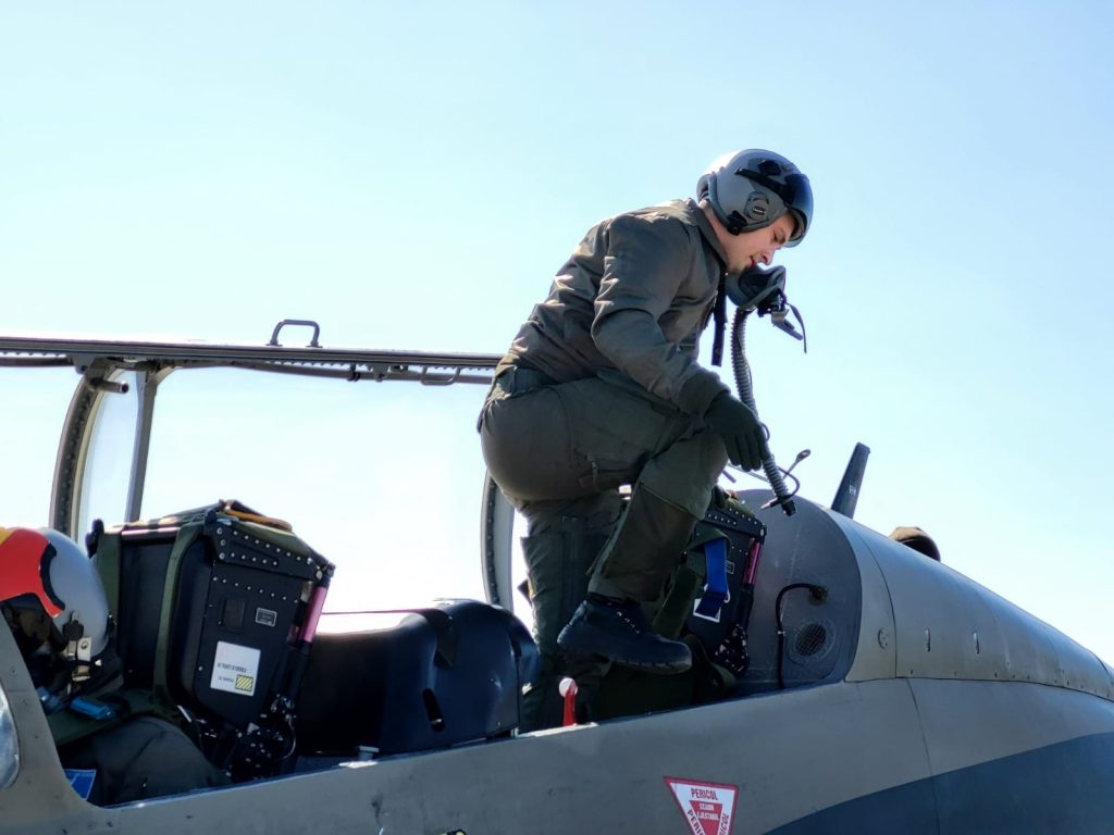 Unul dintre piloții cu experiență de la Boboc “și-a luat zborul” către SUA. Obiectivul său: să fie mai bun, mereu la înălțime