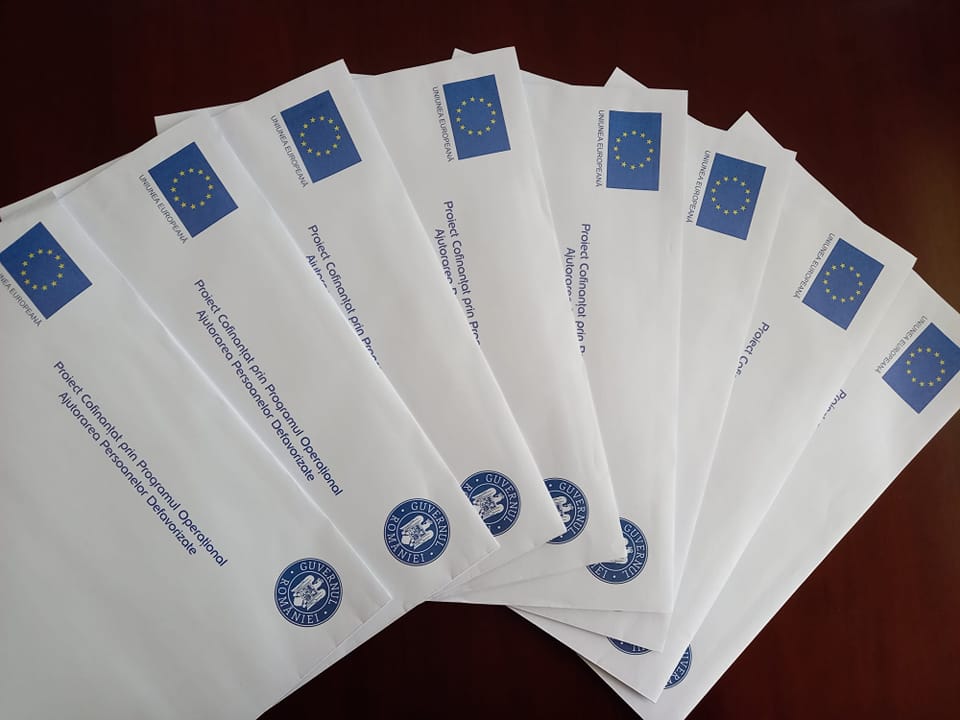 Sprijin pentru sute de tinere mame din Buzău, aflate în situații de risc. Ce pot cumpăra cu tichetele care vin de la Guvern