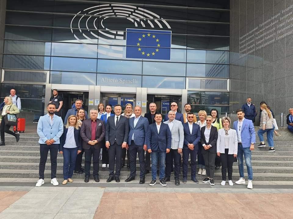 (FOTO) Desant al liberalilor buzoieni la Parlamentul European
