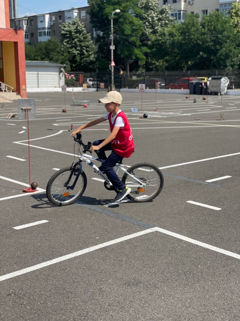 Campioni la educația rutieră. Cine va reprezenta Buzăul la competiția națională „arbitrată” de polițiști