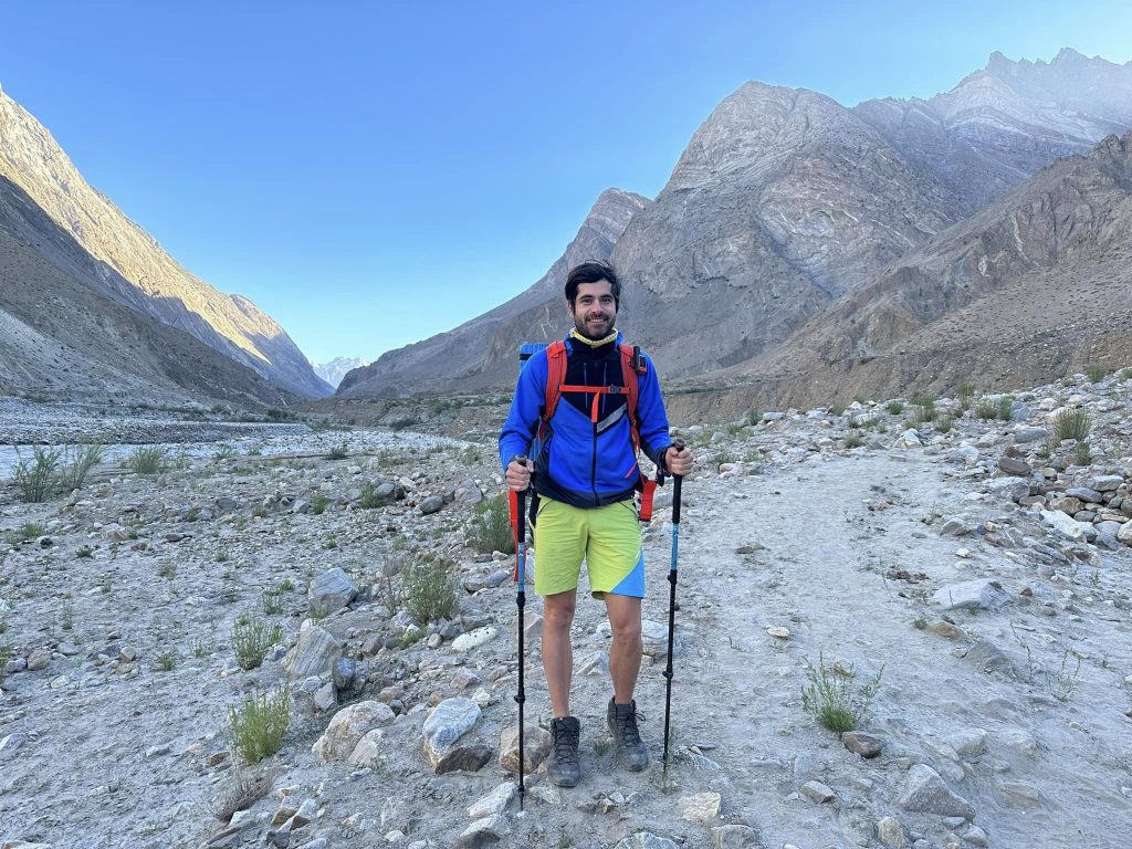 (FOTO) Momente extreme pentru Gabriel Băicuș, alpinistul care bate record după record. “Muntele sălbatic” l-a ținut captiv o săptămână