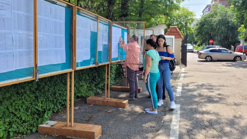 Înscrierile, aproape de final. Când începe sesiunea de toamnă a bacalaureatului