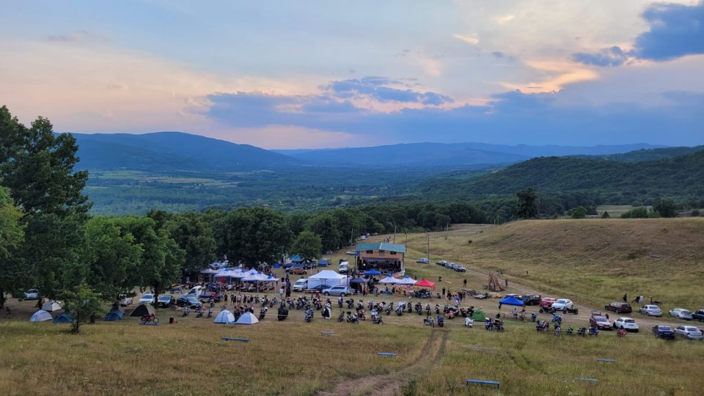 (FOTO&VIDEO) ”Păcătoșii” fac iar show! „MOTTO PARTY ÎN NATURĂ” revine anul acesta la Rătești