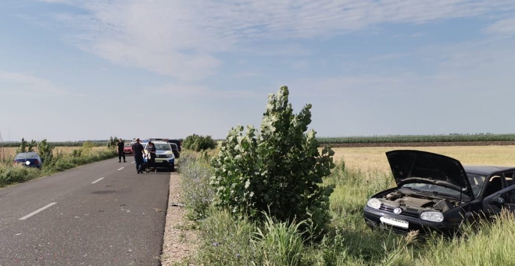 (FOTO) Accident cu două victime. Printre răniți, un șofer de 76 de ani