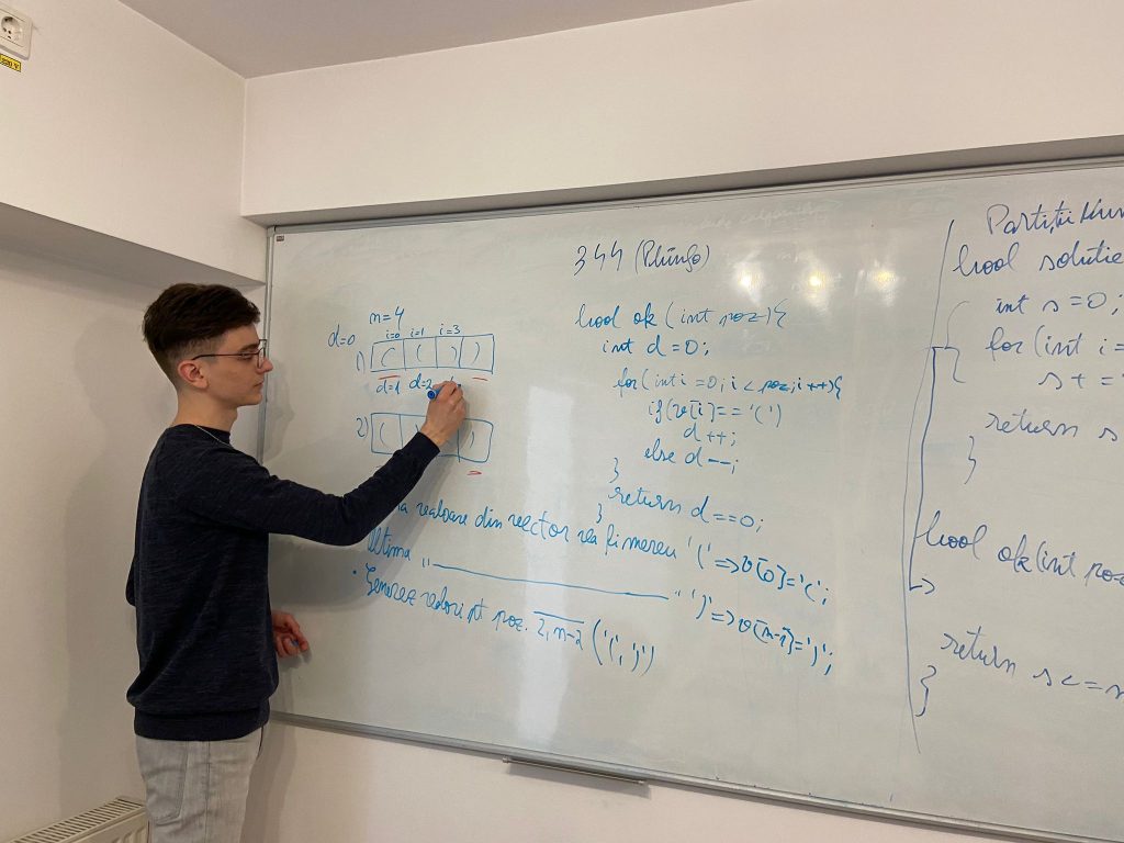 (Video) Gestul plin de mărinimie al unui olimpic la informatică. Și alți tineri i-ar putea urma exemplul