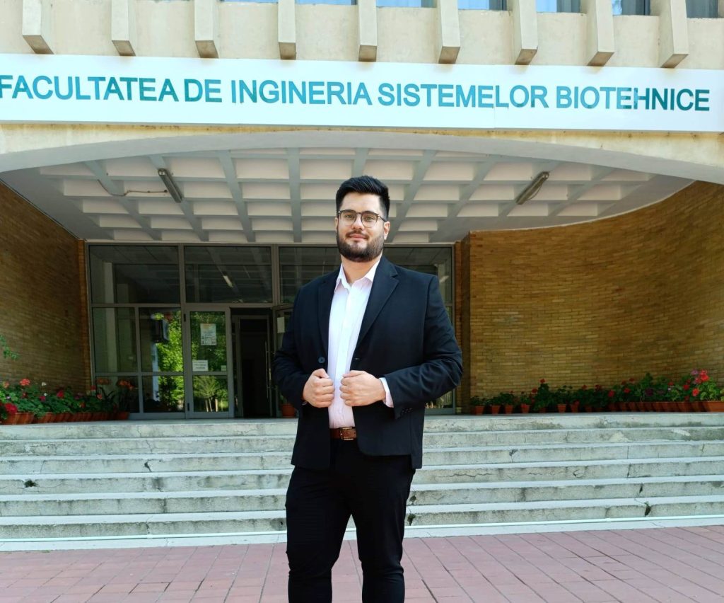 (FOTO) Un tânăr de Buzău, șef de promoție al Facultății de Ingineria Sistemelor Biotehnice de la Politehnică. Cum a reușit să facă performanță