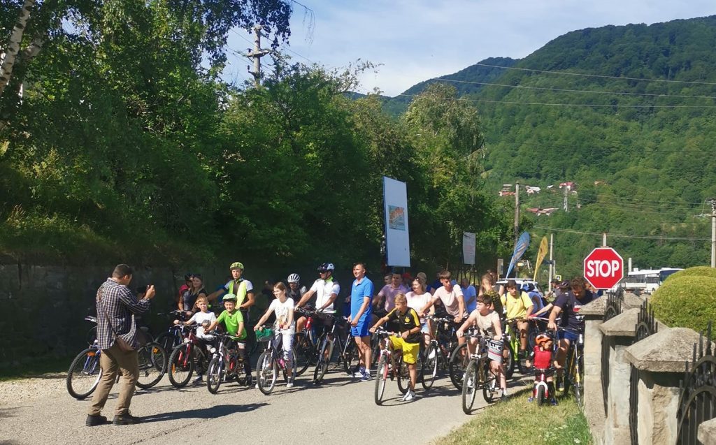 (FOTO&VIDEO) Cum și-au propus tinerii din Siriu să atragă turiștii. Evenimentul care a strâns în zonă zeci de persoane din toată țara