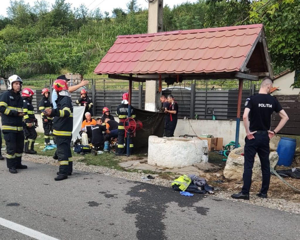 Misiune contracronometru la Năeni! 4 persoane căzute în fântână, cel puțin una este decedată